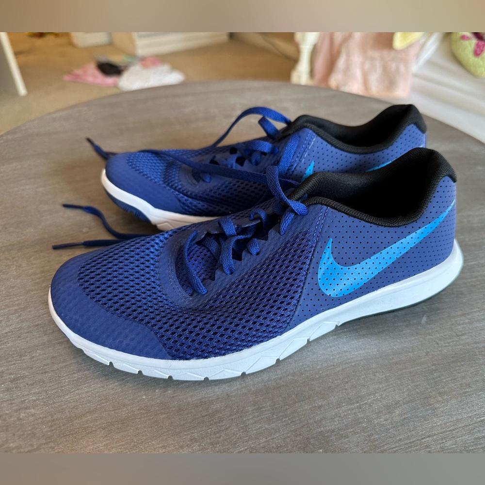 Nike tennis shoes sneakers blue new
